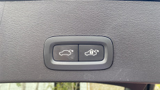 Volvo XC40 2.0 B4P Plus Dark 5dr Auto Petrol Estate